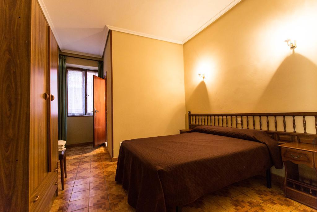 Pension Iberia Llanes Quarto foto