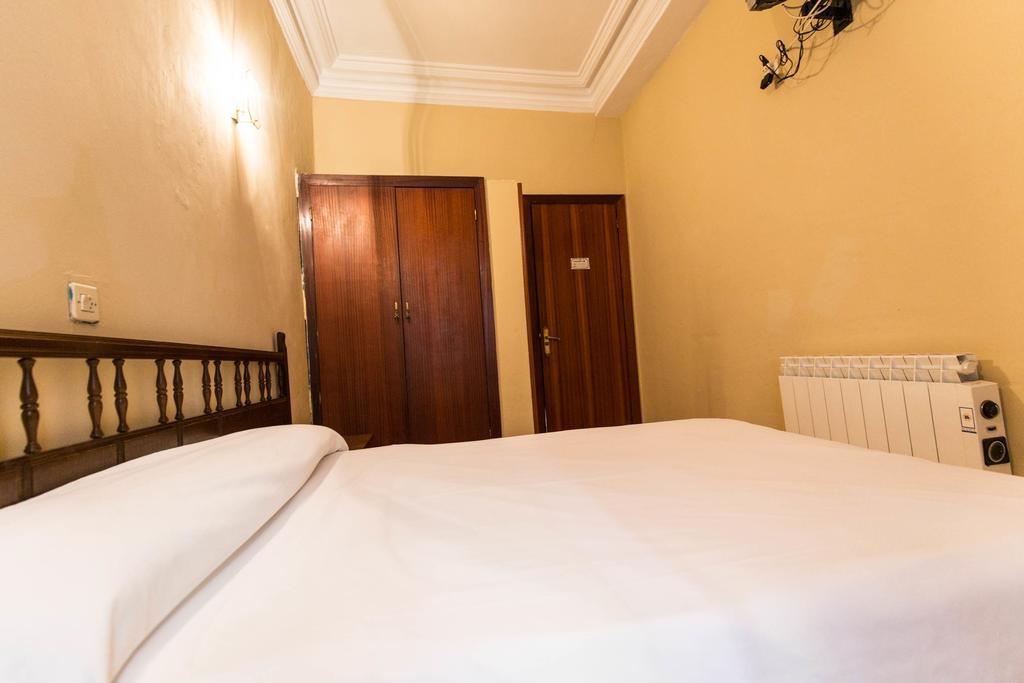 Pension Iberia Llanes Quarto foto