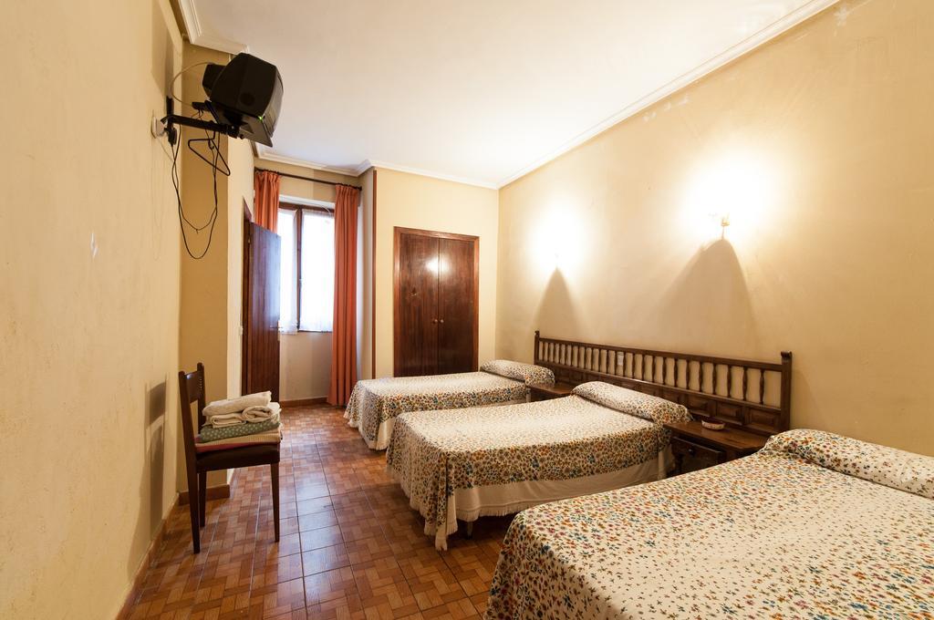 Pension Iberia Llanes Quarto foto